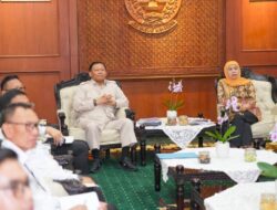 Khofifah Terima Kepala Badan Otorita Pengelola Pantura Jawa, Pastikan Jatim Dukung Percepatan Pembangunan Giant Sea Wall untuk Tekan Risiko Bencana Pesisir Jawa Timur