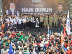 Khofifah, Wagub Emil dan Forkopimda Jatim Bersama Ribuan Buruh Peringati May Day 2026 di Halaman Kantor Gubernur Jawa Timur, Hadirkan “Kado” Paket Kebijakan Pro-Buruh