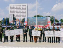 Di Momen Peringatan Hardiknas 2026, Gubernur Khofifah Luncurkan 40 Sekolah Berintegritas serta Terima Rekor MURI dan Hak Cipta Lagu “Jatim Cerdas”