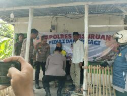 Polri Untuk Masyarakat : Kapolres Pasuruan Blusukan Salurkan Bansos untuk Warga