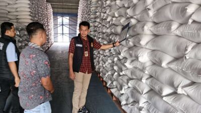 Satgas Pangan Polres Ngawi Cek Gudang Bulog Pastikan Stok Beras dan Jagung Aman