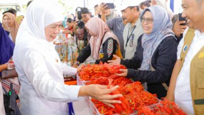 Khofifah Terus Gencarkan Gelaran Pasar Murah , Jaga Daya Beli Masyarakat dan Sediakan Bahan Pokok Harga Terjangkau