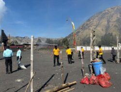 Polres Probolinggo Gelar Bakti Bersih di Gunung Bromo Usai Yadnya Kasada