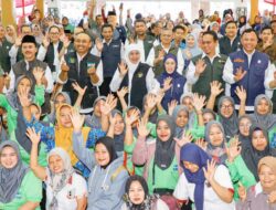 Khofifah Salurkan Bantuan Sosial Senilai Rp32,16 Miliar untuk Warga Ngawi Dorong Kemandirian Ekonomi Desa