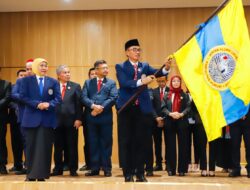 Khofifah Lantik  Pengurus IKA UNAIR Komisariat Fakultas Hukum, Ajak Alumni Menguatkan Jejaring dan Pengabdian Bagi Almanater Bangsa dan Negara