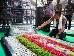 Kapolri Kenang Jejak Reformasi Gus Dur Melalui Ziarah di Tebuireng Jelang Hari Bhayangkara ke-80