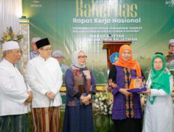 Khofifah Bersama Menteri PPPA Arifah Fauzi Hadiri Rakernas Lajnah Wathanah JATMAN: Tegaskan Perempuan Tarekat Ujung Tombak Ketahanan Keluarga, Penguatan Moral dan Solusi Problematika Sosial