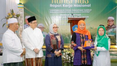 Khofifah Bersama Menteri PPPA Arifah Fauzi Hadiri Rakernas Lajnah Wathanah JATMAN: Tegaskan Perempuan Tarekat Ujung Tombak Ketahanan Keluarga, Penguatan Moral dan Solusi Problematika Sosial