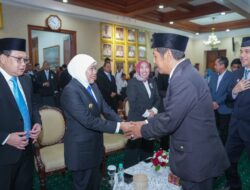 Khofifah Kukuhkan Kepala Perwakilan BPKP Jatim: Perkuat Sinergi Wujudkan Tata Kelola Pemerintahan yang Bersih, Akuntabel dan Berorientasi Pada Kesejahteraan Rakyat