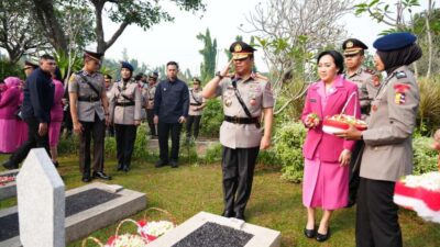 Menghormati Jasa, Melanjutkan Pengabdian: Wakapolri Pimpin Ziarah Nasional Menjelang Hari Bhayangkara ke-80