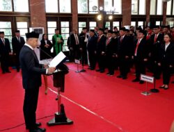 Wali Kota Eri Cahyadi Lantik 57 Pejabat Pemkot Surabaya, Targetkan Evaluasi Setiap 6 Bulan