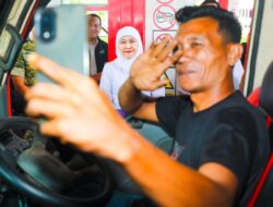 Khofifah : Pasokan Biosolar di Jawa Timur  Aman dan Lancar saat Tinjau SPBU Karanglo, Malang. Pastikan Pemprov Jatim Perkuat Koordinasi Bidang Energi dengan Pertamina dan PLN