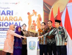 Khofifah Bersama Menteri PPPA Luncurkan Pendampingan dan Layanan Terintegrasi ( PELITA ASN)  pada Peringatan Harganas , Perkuat Ketahanan Keluarga Demi Tingkatkan Kinerja Aparatur Sipil Negara