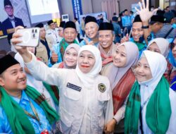 Khofifah Bersama Menteri Haji dan Umrah Sambut Kepulangan Jamaah Haji Kloter Terakhir Debarkasi Surabaya Musim 1447 H/2026, Insya Allah  Embarkasi Bandara Dhoho Kediri Siap Beroperasi pada 1448 H/2027 Mendatang