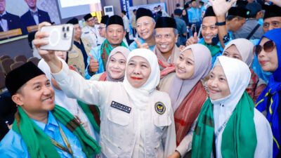 Khofifah Bersama Menteri Haji dan Umrah Sambut Kepulangan Jamaah Haji Kloter Terakhir Debarkasi Surabaya Musim 1447 H/2026, Insya Allah  Embarkasi Bandara Dhoho Kediri Siap Beroperasi pada 1448 H/2027 Mendatang