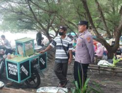 Layanan Pengamanan Polres Blitar Patroli Dialogis di Wisata Pantai Serang