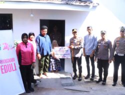 Hari Bhayangkara ke – 80 Polres Ngawi Bedah Dua Rumah Jadi Layak Huni, Hadirkan Senyum dan Harapan Warga