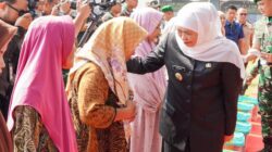 Khofifah dan Pangdam V/Brawijaya Resmi Buka Karya Bakti Skala Besar TNI  AD di Madura, Optimis Percepat Pemerataan Pembangunan dan Kesejahteraan Masyarakat