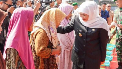 Khofifah dan Pangdam V/Brawijaya Resmi Buka Karya Bakti Skala Besar TNI  AD di Madura, Optimis Percepat Pemerataan Pembangunan dan Kesejahteraan Masyarakat