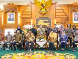 Khofifah Dukung UNESA Tuan Rumah  Vocational Epicentre_ 2026 sekaligus Dorong Inovasi, Perkuat Kolaborasi dan Tingkatkan Daya Saing SDM Vokasi Indonesia