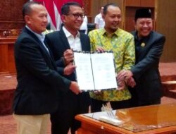 Seluruh Fraksi DPRD Bojonegoro Menyetujui Raperda Rencana Induk Pembangunan Kepariwisataan dan Raperda Penyelenggaraan Kabupaten Layak Anak