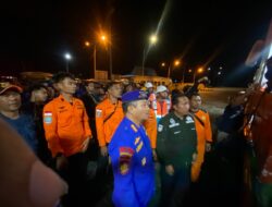 Polda Jatim Terjunkan 30 Personel SAR Polairud dan Almatsus, Evakuasi Korban KMP Mutiara Sentosa 2