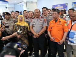 Kapolda Jatim Sampaikan Duka atas Kecelakaan Kapal Laut di Perairan Sumenep, Pencarian Korban Hilang Terus Dilakukan