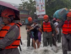 Polri Gerak Cepat Evakuasi Warga Terdampak Banjir di Padang