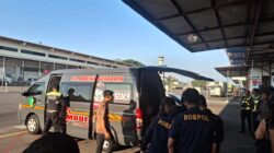 DVI Polda Jatim Serahkan Jenazah Kelima Korban KM Mutiara Sentosa II