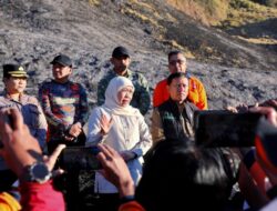 Khofifah  Tinjau Proses Pemadaman  Karhutla Bromo: Pastikan Operasi Darat, Water Bombing dan Drone Dioptimalkan Percepat Pemadaman