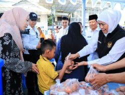 Khofifah Komitmen Gencarkan Instrumen Strategis Jaga Daya Beli di Tengah Dinamika Harga Pangan, Masyarakat Kota Pasuruan Antusias Serbu Pasar Murah dan Bendera Merah Putih