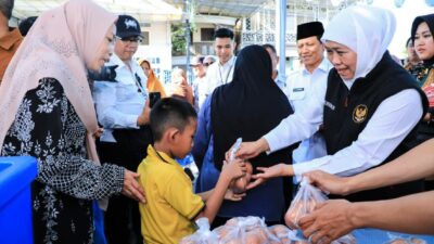 Khofifah Komitmen Gencarkan Instrumen Strategis Jaga Daya Beli di Tengah Dinamika Harga Pangan, Masyarakat Kota Pasuruan Antusias Serbu Pasar Murah dan Bendera Merah Putih