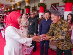 Gubernur Khofifah Pimpin Upacara HUT Ke-81 Kemerdekaan RI di Grahadi: Gelorakan Semangat Wujudkan Kedaulatan, Keadilan dan Kemakmuran Bangsa