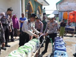 Peringati HUT ke-81 RI, Polres Pasuruan Kota Salurkan Air Bersih untuk Warga Pesisir