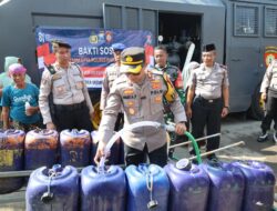 Peringati HUT ke-81 RI, Polres Pasuruan Kota Salurkan Air Bersih untuk Warga Pesisir