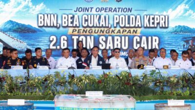 Tim Gabungan Tangkap Kapal Berbendera Tanzania Bawa 2,6 Ton Metamfetamin Cair di Perairan Karimun