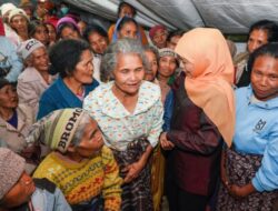 Gubernur Khofifah Harap  Optimalkan Pendampingan Psikososial dan Layanan Kesehatan, Hadirkan Rasa Aman bagi Lansia Terdampak Gempa NTT