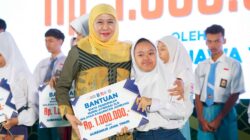 Khofifah Salurkan Afirmasi Biaya Pendidikan untuk 112 Murid di Jombang, Apresiasi 193 Prestasi Nasional dan Internasional
