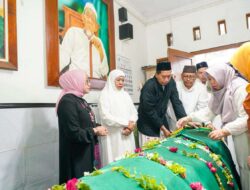 Gubernur Khofifah ,  Menteri PPPA dan Sesdirjen Layanan Haji  Lepas Jenazah Kepala Asrama Haji Surabaya Hj Fentin Istifa’iyah Menuju Peristirahatan Terakhir, Doakan Dedikasi dan Pengabdiannya Menjadi Amal Jariyah