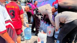 Brimob Polda Jatim Salurkan 37.000 Liter Air Bersih untuk Warga Terdampak Kemarau