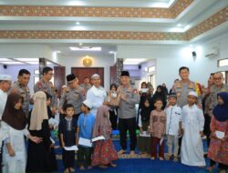 Singgah di Masjid Natabel Jannah, Wakapolri Komjen Dedi Prasetyo Berbagi Santunan dan Jumat Berkah