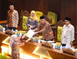 Gubernur Khofifah Sampaikan Pengantar Nota Keuangan Raperda APBD 2027, Siapkan Anggaran untuk Perkuat Pelayanan Dasar dan Pertumbuhan Ekonomi