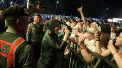 Kapolres Yenni Di Sambut Hangat Penonton, Konser NdX Aka Di Bojonegoro Aman hingga Usai