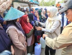 Gubernur Khofifah Perluas Penyaluran Langsung Air Bersih untuk Warga Terdampak Kekeringan Hingga ke Kabupaten Ponorogo, Ajak Semua Pihak Maksimalkan Ikhtiar Saintifik dan Spiritual Agar Turun Hujan yang Membawa Rahmat dan Manfaat