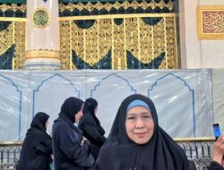 Gubernur Khofifah Bersyukur Masuk  Raudhah  , Kenang Kisah Tiang Aisyah Dari Seorang Syarifah Untuk Do’akan Orang Tua Masuk Syurga Tanpa Hisab. Ajak Umat Islam Teladani Semangat Keilmuan Sayyidah Aisyah R.A.