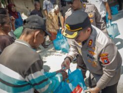 Polres Blitar Salurkan Bantuan Air Bersih dan Sembako bagi Warga Terdampak Kekeringan