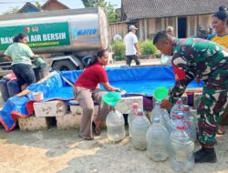 Kodim 0813 Bojonegoro Dalam Sepekan Salurkan Bantuan Air Bersih Untuk Warga 34 Desa