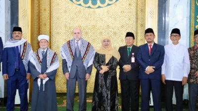Gubernur Khofifah Sambut Tiga Tokoh Palestina di Masjid Al-Akbar Surabaya, Teguhkan Persaudaraan dan Buka Ruang Kerja Sama Yang Produktif