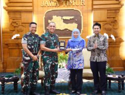 Peringatan HUT ke-81 TNI, Gubernur Khofifah Apresiasi     Pengabdian Prajurit TNI  Jaga Kedaulatan Negara  dan Terus Hadir Di Tengah Masyarakat