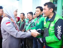 Gubernur Khofifah Tinjau Layanan Servis Sepeda Motor Gratis HUT ke-81 Jatim di SMK Islam Krembung Sidoarjo, Apresiasi Keterampilan Siswa SMK dan Kolaborasi Industri